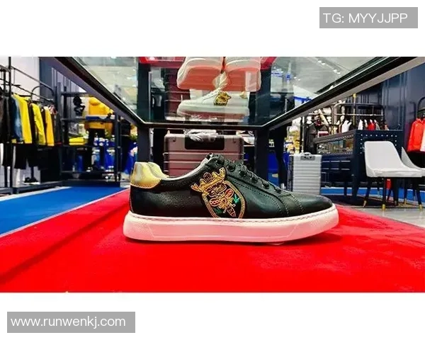 足球明星引领潮流打造时尚品牌展现运动与时尚完美融合的新风尚